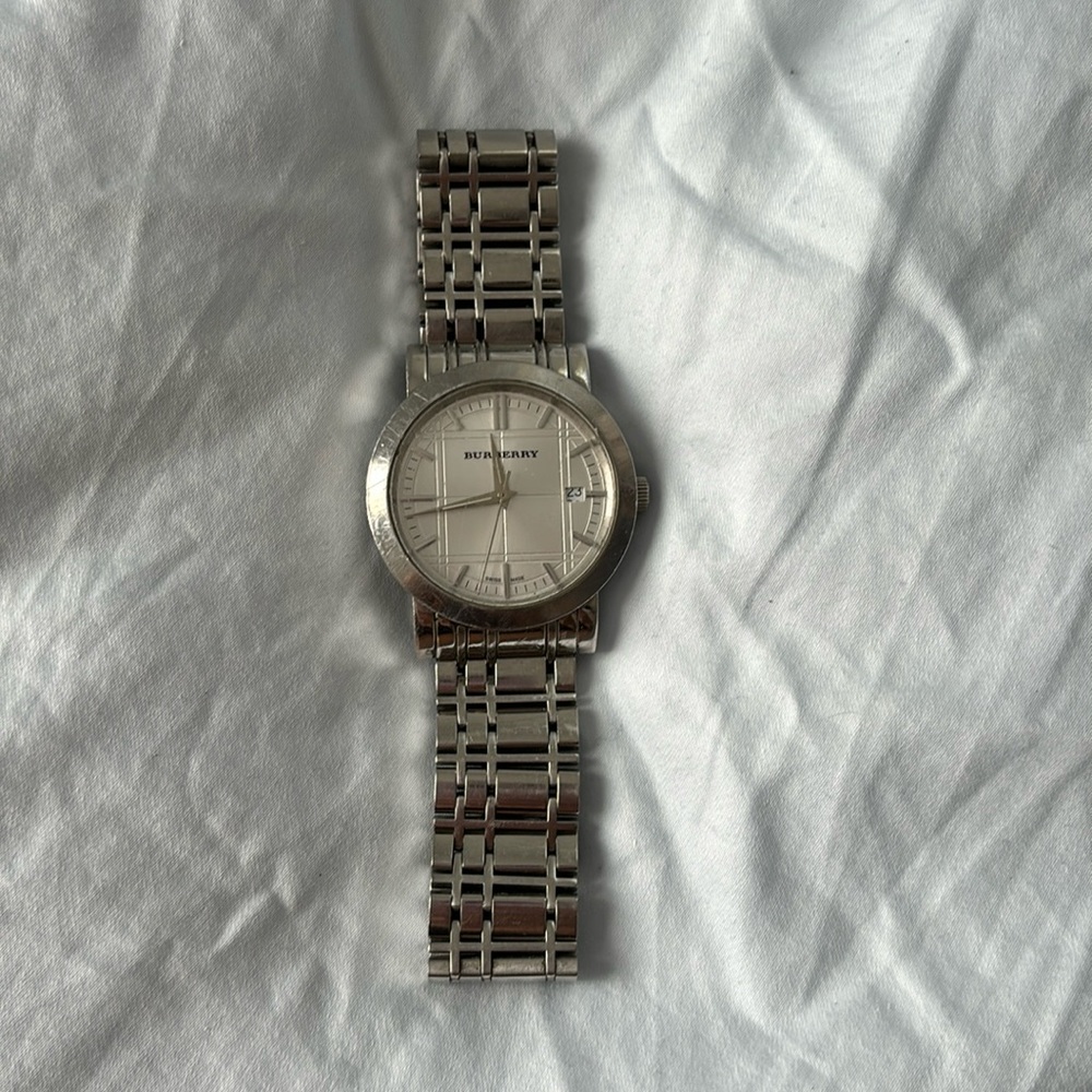 Burberry watch - Picture 1 of 5
